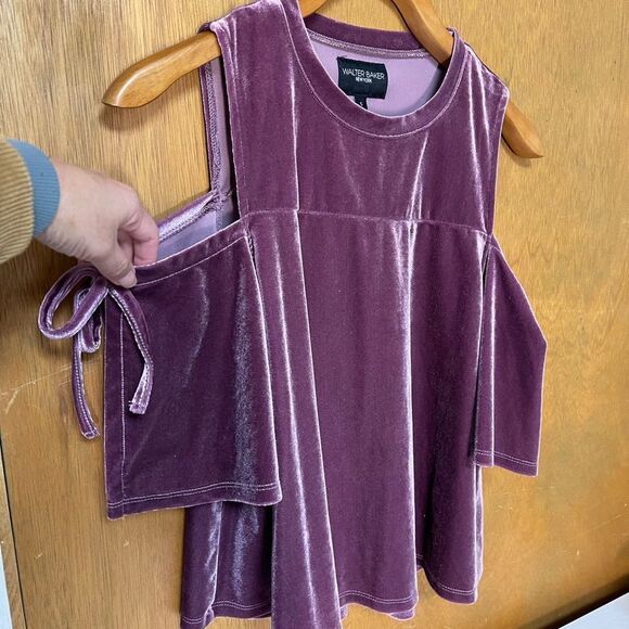 Walter Baker Newyork sadie top light plum velour cold shoulder blouse - Picture 3 of 4